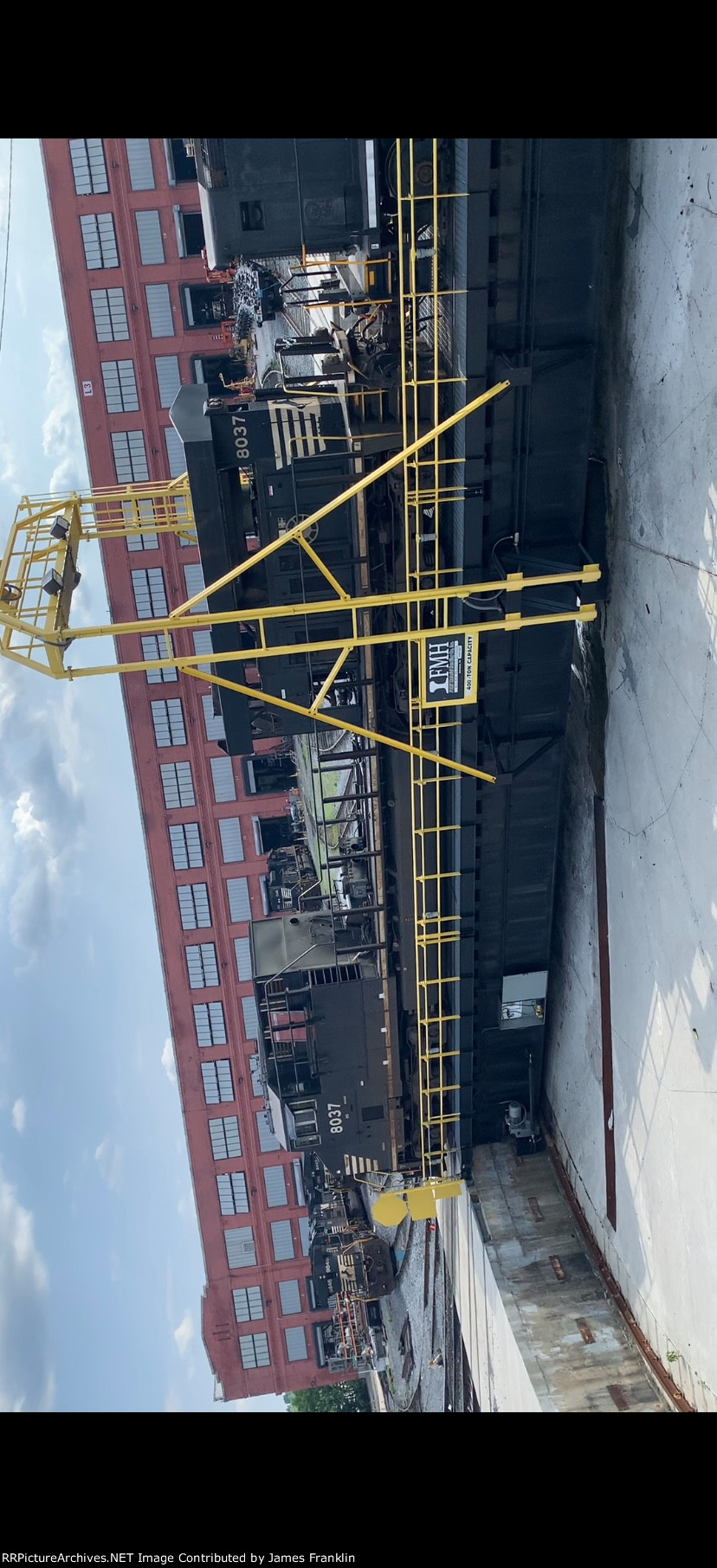 NS 8037 on the turntable at Juniata Yards